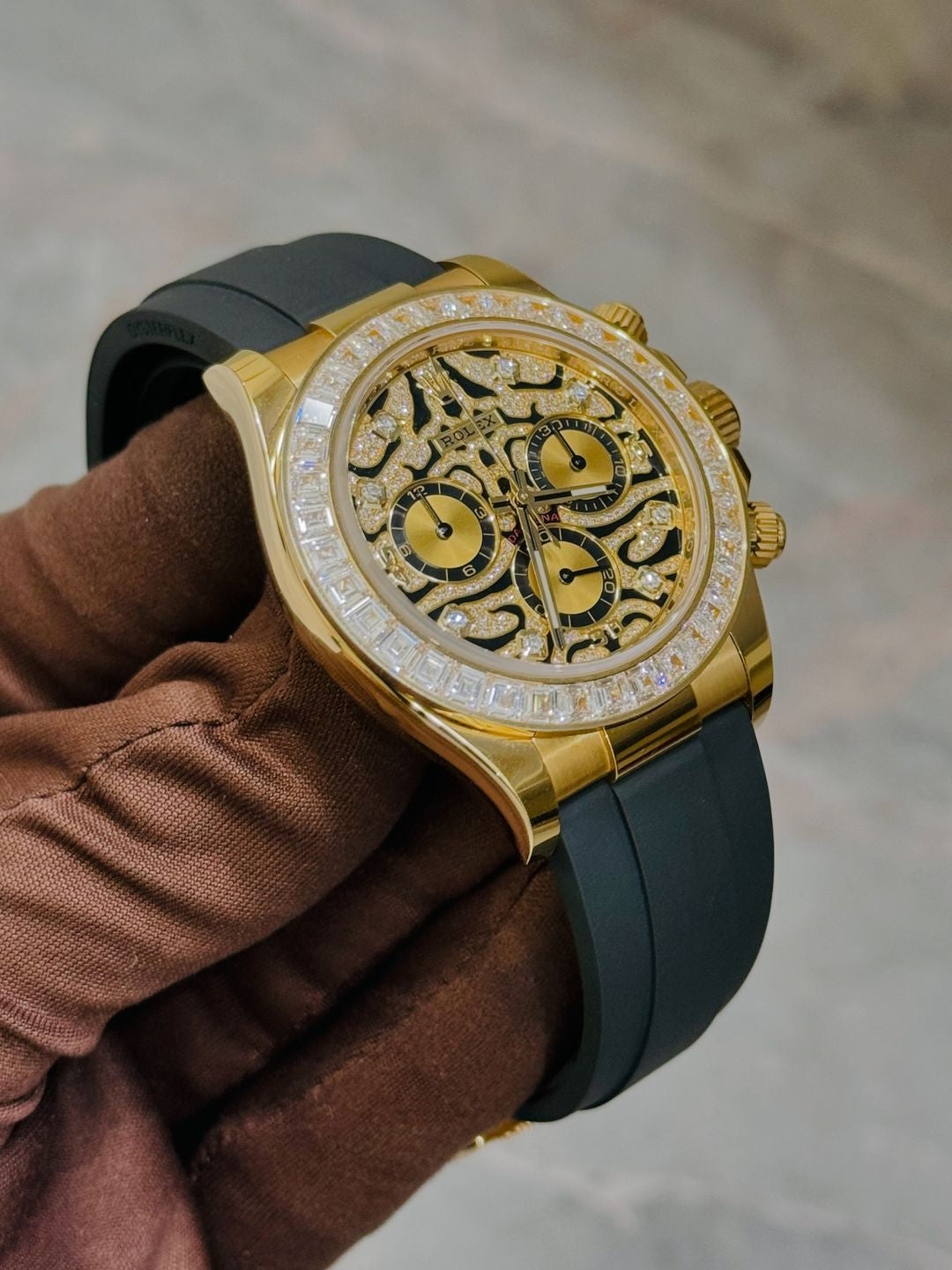 Role_x Daytona Eye of Tiger Gold Diamond Watch (with og box)